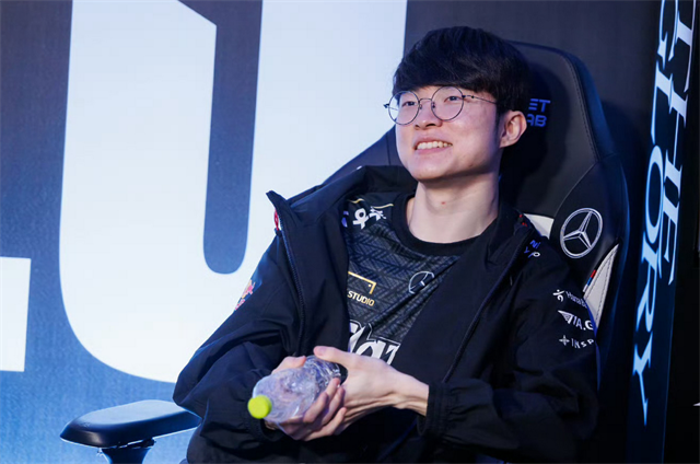 大比分获胜引发热议！，Faker在西班牙队比赛中表现优异观众掌声雷动的简单介绍