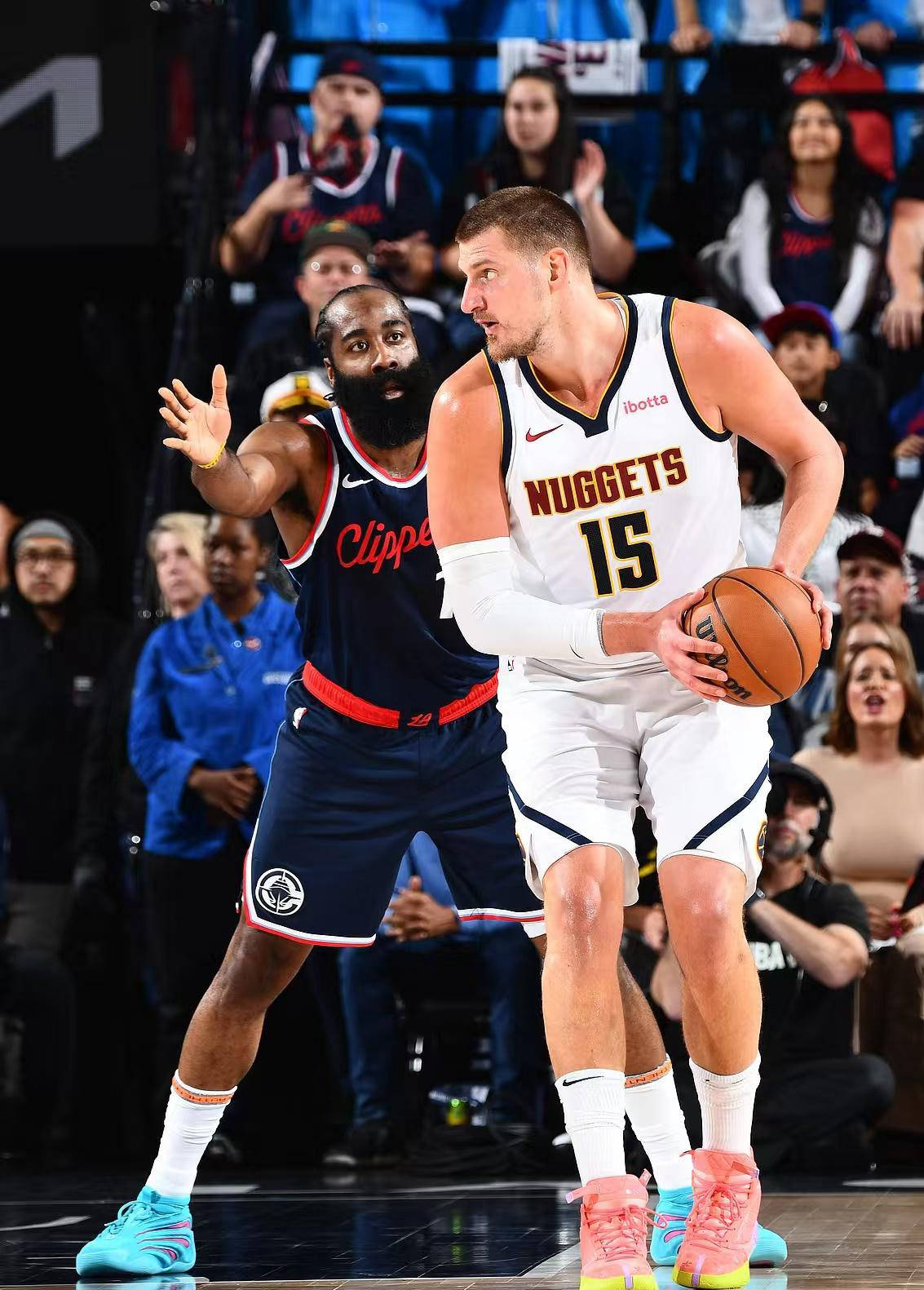 包含洛杉矶快船训练开放日;今晚状态回暖引观众欢呼;欧篮联在即;轮换策略被讨论的词条 包含洛杉矶快船训练开放日;今晚状态回暖引观众欢呼;欧篮联在即;轮换策略被讨论的词条