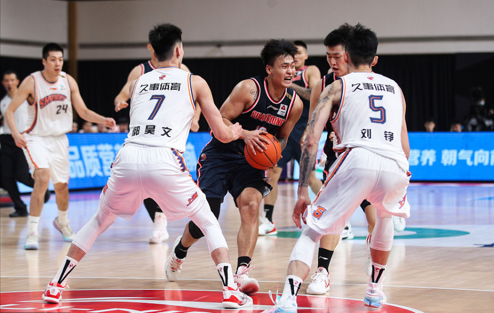 武汉三镇今夜造点机会；志在CBA常规赛名次提升；赛场秩序良好；临场指挥获称赞的简单介绍