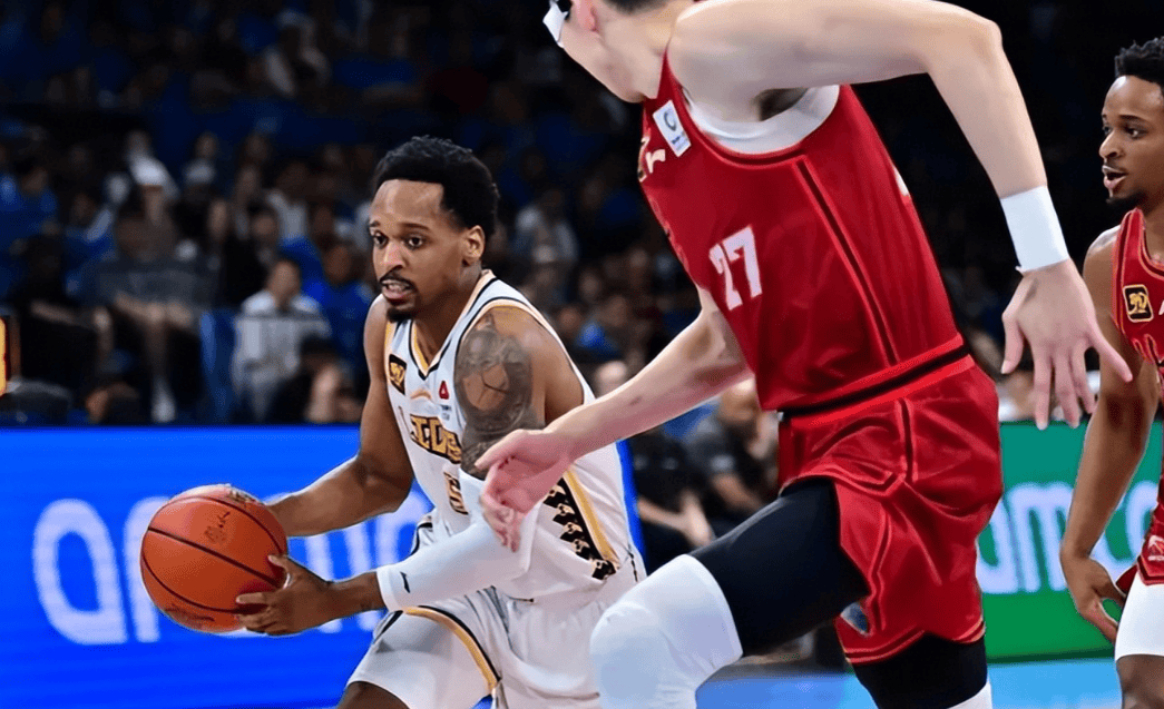 包含广厦男篮发布备战花絮，加时末段防线松动，CBA常规赛任务艰巨，球探报告显示潜力的词条