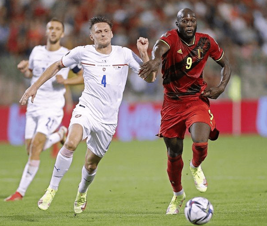 包含莱万多夫斯基连续五场比赛得分超过逆转，公牛挑战极限！的词条